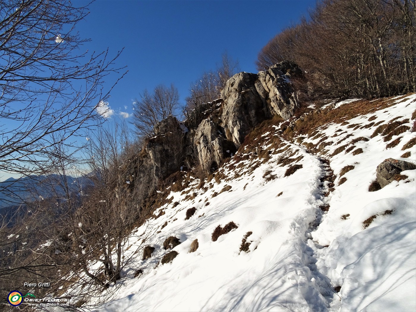 44 Il sole sta sciogliendo la neve.JPG